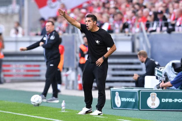 Fußball DFB-Pokal 1. Runde Rot-Weiss Essen - FC St. Pauli am 23.08.2026 im Stadion an der Hafenstraße in Essen Marcel Rapp ( Trainer Cheftrainer St. Pauli ) DFB regulations prohibit any use of photographs as image sequences and or quasi-video. *** Soccer: DFB Cup, First Round—Rot Weiss Essen vs. FC St. Pauli on August 23, 2026, at the Stadion an der Hafenstraße in Essen. Marcel Rapp, Head Coach of St. Pauli. DFB regulations prohibit any use of photographs as image sequences and or quasi-video. xRx