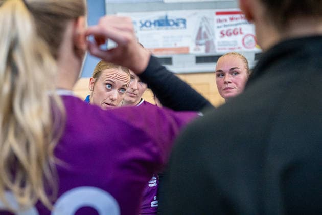 Trainerin TUS Metzingen Miriam Hirsch DHB-Pokal: HSG Hunsrück TuS Metzingen Sohren *** TUS Metzingen Coach Miriam Hirsch, DHB Cup, HSG Hunsrück, TuS Metzingen, Sohren Copyright: xEibner-Pressefotox EP_EFS