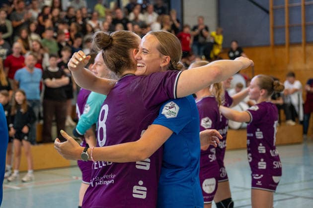 Siegerinnen TUS Metzingen DHB-Pokal: HSG Hunsrück TuS Metzingen Sohren *** Winners: TUS Metzingen DHB Cup HSG Hunsrück TuS Metzingen Sohren Copyright: xEibner-Pressefotox EP_EFS