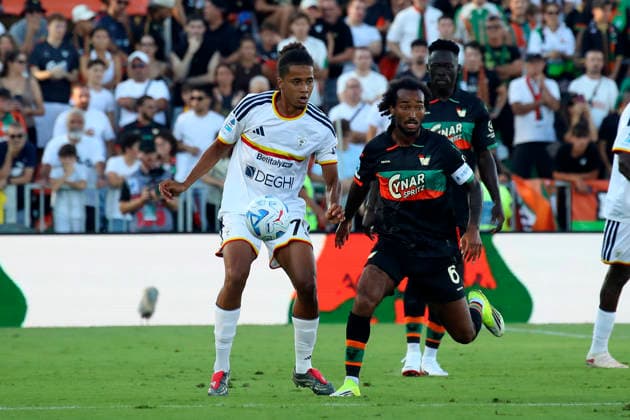 Venezia s Gianluca Busio (6 Venezia FC) Lecce™s Oumar Ngom 79 during the Serie A soccer match between Venezia FC and US Lecce in the Pier Luigi Penzo Stadium di Venice,north east Italy - August 23, 2026. - Soccer  Copyright: xPaolaxGarbuio LaPressex