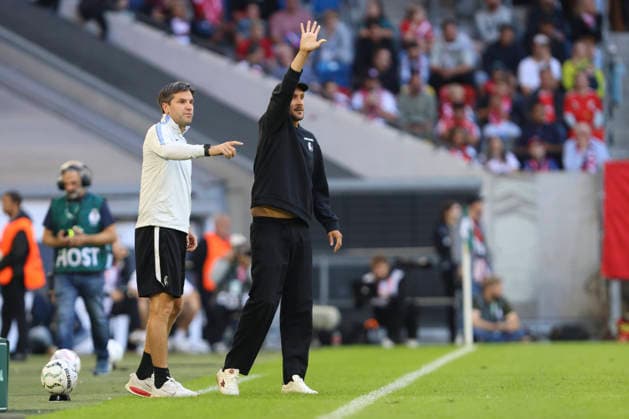 Co-Trainer Lars Vossler (SC Freiburg) und Trainer Julian Schuster (SC Freiburg) gestikuliert, Gestik waehrend des Spiels der 1. Runde des DFB-Pokal zwischen Fortuna Duesseldorf und SC Freiburg, Merkur Spiel-Arena am 23. August 2026 in Duesseldorf, Deutschland. (Foto von Oliver Kaelke DeFodi Images) +++ Co-Trainer Lars Vossler (SC Freiburg) und Trainer Julian Schuster (SC Freiburg) gestures during the 1st round match of the DFB-Pokal between Fortuna Duesseldorf and SC Freiburg at Merkur Spiel-Arena on August 23, 2026 in Dusseldorf, Germany. (Photo by Oliver Kaelke DeFodi Images) DFB DFL REGULATIONS PROHIBIT ANY USE OF PHOTOGRAPHS AS IMAGE SEQUENCES AND OR QUASI-VIDEO. (Photo by Oliver Kaelke DeFodi Images) - *** SC Freiburg assistant coach Lars Vossler and SC Freiburg head coach Julian Schuster gesturing during the first-round match of the DFB Cup between Fortuna Düsseldorf and SC Freiburg at the Merkur Spiel Arena on August 23, 2026, in Düsseldorf, Germany Photo by Oliver Kaelke, DeFodi Images Assistant Coach Lars Vossler of SC Freiburg and Head Coach Julian Schuster of SC Freiburg gesturing during the first-round match of the DFB Cup between Fortuna Düsseldorf and SC Freiburg at the Merkur Spiel Arena on August 23, 2026 in Düsseldorf, Germany. Photo by Oliver Kaelke, DeFodi Images. DFB and DFL regulations prohibit any use of photographs as image sequences and or quasi-video. Photo by Oliver Kaelke, DeFodi Images