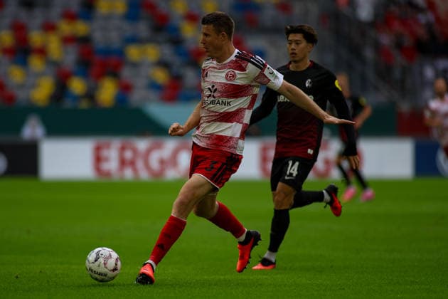 23.08.2026, GER, Fussball, Herren, DFB Pokal , Saison 2026 2027, Fortuna Düsseldorf - SC Freiburg Yassine Bouchama (F95) und Yuito Suzuki (SCF) im Kampf um den Ball *** August 23, 2026, GER, Soccer, Men s, DFB Cup, 2026–2027 Season, Fortuna Düsseldorf vs. SC Freiburg: Yassine Bouchama (F95) and Yuito Suzuki (SCF) battle for the ball Copyright: xSvenxHanischx