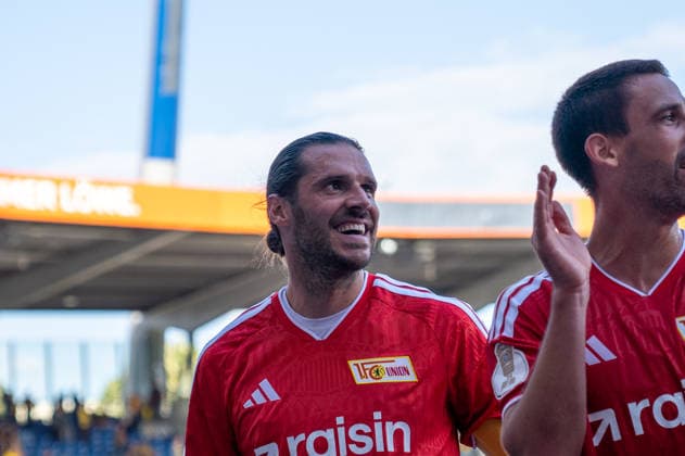 Deutschland: Fussball DFB-Pokal, 1. Runde 2026 2027, Eintracht Braunschweig - 1. FC Union Berlin am 23.08.2026 in Braunschweig (Eintracht-Stadion): Christopher Trimmel (1. FC Union Berlin, 28) nach dem Spiel Jubel, Freude, Emotionen *** Germany Soccer DFB Cup, 1st Round 2026–2027, Eintracht Braunschweig vs. 1. FC Union Berlin on August 23, 2026, at Eintracht Stadium in Braunschweig—Christopher Trimmel, 1. FC Union Berlin; 28—celebrations, joy, and emotions after the game Copyright: xSvenxHeidmannx