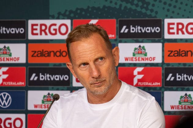 Deutschland: Fussball DFB-Pokal, 1. Runde 2026 2027, Eintracht Braunschweig - 1. FC Union Berlin am 23.08.2026 in Braunschweig (Eintracht-Stadion): Mauro Lustrinelli (1. FC Union Berlin, Trainer) nach dem Spiel auf der Pressekonferenz. Gesichtsausdruck, Mimik *** Germany Soccer DFB Cup, First Round 2026–2027, Eintracht Braunschweig vs. 1. FC Union Berlin on August 23, 2026, at the Eintracht Braunschweig Stadium (Mauro Lustrinelli), 1. FC Union Berlin; the coach’s facial expression and facial expressions during the post-match press conference Copyright: xSvenxHeidmannx