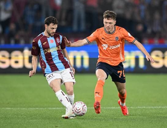 Trabzonspor v Basaksehir - Turkish Super Lig TRABZON, TURKIYE - AUGUST 23: Trabzonspor s Mustafa Eskihellac (L) vies for the ball with Istanbul Basaksehir s Skov Olsen during the Turkish Super Lig week 2 match between Trabzonspor and Istanbul Basaksehir at Papara Park in Trabzon, Turkiye, on August 23, 2026. Hakan Burak Altunoz Anadolu Trabzon Turkey. Editorial use only. Please get in touch for any other usage.  Copyright: x2026xAnadoluxHakanxBurakxAltunozx