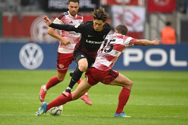 Yuito SUZUKI (FR) gegen Tim OBERDORF (D) Aktion, Zweikampf, Fussball DFB Pokal, 1. Hauptrunde, Fortuna Duesseldorf (D) - SC Freiburg (FR) am 23.08.2026 in der Merkur Spiel Arena Duesseldorf Deutschland. DFL DFB regulations prohibit any use of photographs as image sequences and or quasi-video Â *** Yuito SUZUKI (FR) vs. Tim OBERDORF (D) – Action, Tackle, Soccer, DFB Cup, 1st Round, Fortuna Düsseldorf vs. SC Freiburg on August 23, 2026, at the Merkur Spiel Arena in Düsseldorf, Germany. DFL and DFB regulations prohibit any use of photographs as image sequences and or quasi-video.