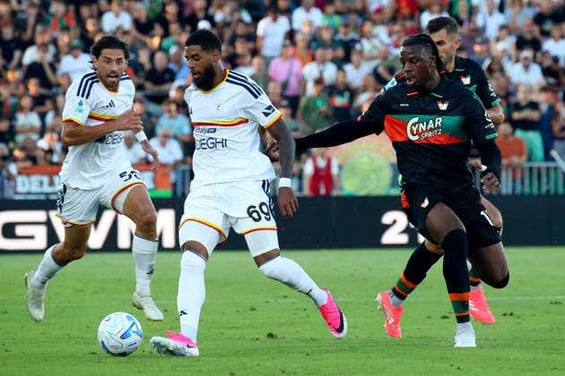 Lecce™s Willem Geubbels 69 Venezia s Armel Bella Kotchap (17 Venezia FC) during the Serie A soccer match between Venezia FC and US Lecce in the Pier Luigi Penzo Stadium di Venice,north east Italy - August 23, 2026. - Soccer  Copyright: xPaolaxGarbuio LaPressex