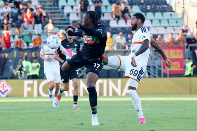 Lecce™s Willem Geubbels 69 Venezia s Armel Bella Kotchap (17 Venezia FC) during the Serie A soccer match between Venezia FC and US Lecce in the Pier Luigi Penzo Stadium di Venice,north east Italy - August 23, 2026. - Soccer  Copyright: xPaolaxGarbuio LaPressex