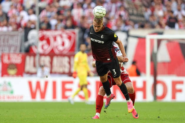 Philipp Lienhart (SC Freiburg) und Eric Hottmann (Fortuna Duesseldorf) im Zweikampf waehrend des Spiels der 1. Runde des DFB-Pokal zwischen Fortuna Duesseldorf und SC Freiburg, Merkur Spiel-Arena am 23. August 2026 in Duesseldorf, Deutschland. (Foto von Oliver Kaelke DeFodi Images) +++ Philipp Lienhart (SC Freiburg) und Eric Hottmann (Fortuna Duesseldorf) battle for the ball during the 1st round match of the DFB-Pokal between Fortuna Duesseldorf and SC Freiburg at Merkur Spiel-Arena on August 23, 2026 in Dusseldorf, Germany. (Photo by Oliver Kaelke DeFodi Images) DFB DFL REGULATIONS PROHIBIT ANY USE OF PHOTOGRAPHS AS IMAGE SEQUENCES AND OR QUASI-VIDEO. (Photo by Oliver Kaelke DeFodi Images) - *** Philipp Lienhart of SC Freiburg and Eric Hottmann of Fortuna Düsseldorf in a tackle during the first-round DFB Cup match between Fortuna Düsseldorf and SC Freiburg at the Merkur Spiel Arena on August 23, 2026, in Düsseldorf, Germany. Photo by Oliver Kaelke, DeFodi Images. Philipp Lienhart of SC Freiburg and Eric Hottmann of Fortuna Düsseldorf battle for the ball during the first-round match of the DFB Cup between Fortuna Düsseldorf and SC Freiburg at Merkur Spiel Arena on August 23, 2026 in Düsseldorf, Germany. Photo by Oliver Kaelke, DeFodi Images. DFB and DFL regulations prohibit any use of photographs as image sequences and or quasi-video. Photo by Oliver Kaelke, DeFodi Images.