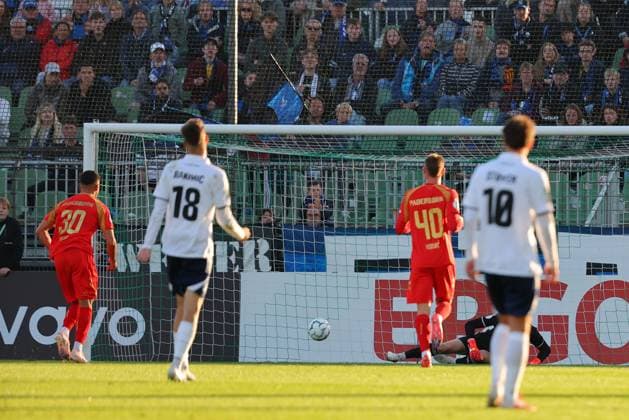 23.08.26, GER, DFB-Pokal, Fussball, 1.Runde, Saison 2026 2027, Dietmar-Scholze-Stadion an der Lohmuehle, 1.FC Phönix Lübeck vs SC Paderborn 07 Tor zum 1:3. Torschütze Torschuetze Stefano Marino (SC Paderborn 07 30) trifft zum 1:3 ins Tor von Torwart Tim Kips (1.FC Phoenix Luebeck 01) Foto nordphoto GmbH Tauchnitz Luebeck Dietmar-Scholze-Stadion an der Lohmuehle SH Germany *** August 23, 2026, GER, DFB Cup, Soccer, 1st Round, 2026–2027 Season, Dietmar Scholze Stadium an der Lohmuehle, 1 FC Phönix Lübeck vs. SC Paderborn 07 Goal making the score 1–3 Scorer: Stefano Marino (SC Paderborn 07) scores in the 30th minute to make it 1–3 past goalkeeper Tim Kips (1 FC Phönix Lübeck 01). Photo: nordphoto GmbH, Tauchnitz, Lübeck Dietmar Scholze Stadium at Lohmuehle, SH, Germany Copyright: xnordphotoxGmbHx xTauchnitzx
