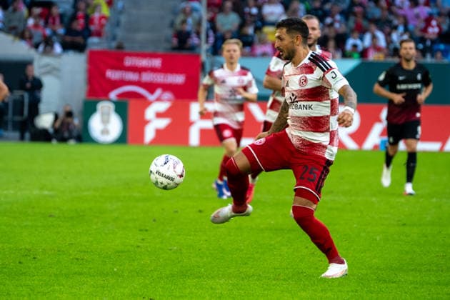 Deutschland: Fussball Saison 2026 2027, DFB-Pokal Runde 1, Fortuna Düsseldorf vs SC Freiburg - MERKUR SPIEL-ARENA (Düsseldorf): am Ball Matthias Zimmermann (Fortuna Düsseldorf, 25) Düsseldorf MERKUR SPIEL-ARENA-Stadion Deutschland *** German Soccer Season 2026–2027, DFB Cup Round 1, Fortuna Düsseldorf vs. SC Freiburg at MERKUR SPIEL ARENA, Düsseldorf; Matthias Zimmermann of Fortuna Düsseldorf, 25, at MERKUR SPIEL ARENA Stadium, Düsseldorf, Germany Copyright: xOrhanxHabashx