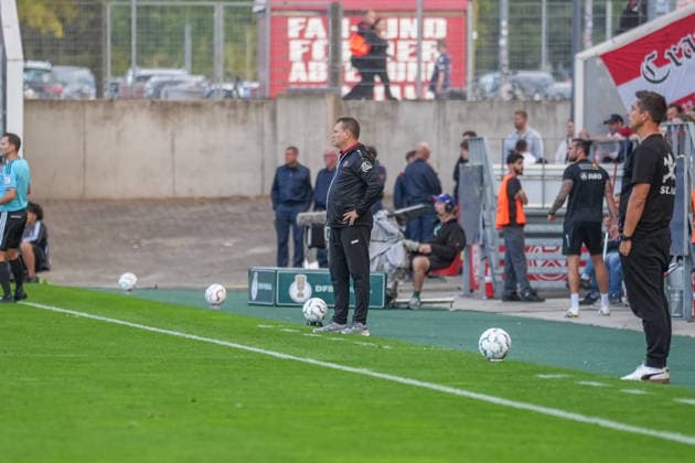 Deutschland: Fussball, DFB-Pokal 2026 27, 1. Runde, Stadion an der Hafenstraße, Essen - Bergeborbeck, Rot-Weiss Essen vs. FC St. Pauli: Uwe Koschinat (Trainer, Rot-Weiss Essen) *** German Soccer, 2026–27 DFB Cup, First Round, Stadion an der Hafenstraße, Essen-Bergeborbeck, Rot-Weiss Essen vs. FC St. Pauli; Uwe Koschinat, Coach, Rot-Weiss Essen Copyright: xMichelxWittex