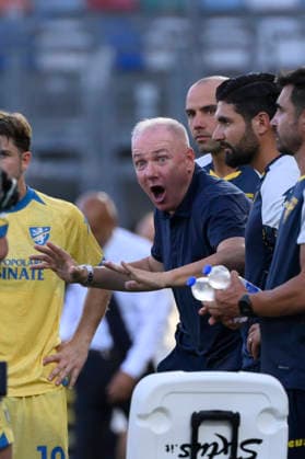 Frosinone s head coach Massimiliano Alvini during the Serie A soccer match between Frosinone and Juventus at the Frosinone™s Benito Stirpe stadium, center Italy - August 23, 2026 - Soccer  Copyright: xFabrizioxCorradetti LaPressex