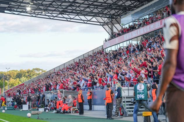 Deutschland: Fussball, DFB-Pokal 2026 27, 1. Runde, Stadion an der Hafenstraße, Essen - Bergeborbeck, Rot-Weiss Essen vs. FC St. Pauli: Jubel zum 2:0 für Essen in der 53. Spielminute. *** German Soccer, 2026–27 DFB Cup, First Round, Stadion an der Hafenstraße, Essen-Bergeborbeck, Rot-Weiss Essen vs. FC St. Pauli: Celebration after Essen s 2–0 lead in the 53rd minute Copyright: xMichelxWittex