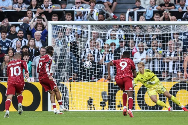 Premier League: Newcastle Untied v Liverpool Dominik Szoboszlai of Liverpool scores a penalty to make it 2-2 during the Premier League match Newcastle Untied vs Liverpool at St. James s Park, Newcastle, United Kingdom on 23 August 2026 (Photo by Alfie Cosgrove News Images) Newcastle St. James s Park Tyne and Wear United Kingdom Copyright: xAlfiexCosgrove NewsxImagesx