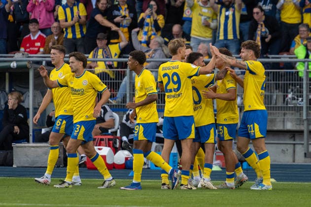 Deutschland: Fussball DFB-Pokal, 1. Runde 2026 2027, Eintracht Braunschweig - 1. FC Union Berlin am 23.08.2026 in Braunschweig (Eintracht-Stadion): Tor zum 1:0 Max Marie (Eintracht Braunschweig, 15) Jubel, Freude, Torjubel, Emotionen *** Germany Soccer DFB Cup, First Round 2026–2027, Eintracht Braunschweig vs. FC Union Berlin on August 23, 2026, at Eintracht Stadium in Braunschweig; 1-0 goal by Max Marie of Eintracht Braunschweig, 15; Cheering, joy, goal celebration, emotions Copyright: xSvenxHeidmannx