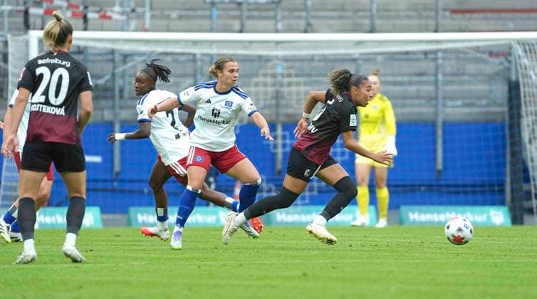 Foto : Nicole OJUKWU ( Freiburg ) gegen Leila PENEAU (HSV, links) Fussball Pixel Bundesliga der Frauen 1. Spieltag am So. 23.08.2026 Hamburger SV - SC Freiburg *** Photo: Nicole OJUKWU (Freiburg) vs. Leila PENEAU (HSV), left. Soccer Pixel Women s Bundesliga, Matchday 1, Sun, Aug. 23, 2026. Hamburger SV vs. SC Freiburg