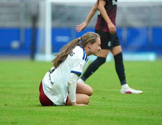 Foto : am Boden zerstört ist ..... Camilla Linberg (HSV) Fussball Pixel Bundesliga der Frauen 1. Spieltag am So. 23.08.2026 Hamburger SV - SC Freiburg *** Photo: Devastated Camilla Linberg, HSV Soccer, Women s Bundesliga, Matchday 1, Sun, Aug. 23, 2026, Hamburger SV vs. SC Freiburg