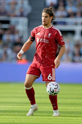 Newcastle United v Liverpool - Premier League 2026 27 Milos Kerkez of Liverpool on the ball during the Premier League 2026 27 match between Newcastle United and Liverpool FC at St James Park on August 23, 2026 in Newcastle upon Tyne, England. WARNING! This Photograph May Only Be Used For Newspaper And Or Magazine Editorial Purposes. May Not Be Used For Publications Involving 1 player, 1 Club Or 1 Competition Without Written Authorisation From Football DataCo Ltd. For Any Queries, Please Contact Football DataCo Ltd on +44 (0) 207 864 9121 Newcastle upon Tyne St. James Park England United Kingdom Copyright: xAllstarxPicturexLibraryxLtdx