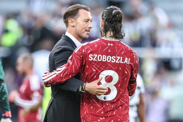 Premier League: Newcastle Untied v Liverpool Matthias Jaissle manager of Newcastle United embraces Dominik Szoboszlai of Liverpool after the game during the Premier League match Newcastle Untied vs Liverpool at St. James s Park, Newcastle, United Kingdom on 23 August 2026 (Photo by Alfie Cosgrove News Images) Newcastle St. James s Park Tyne and Wear United Kingdom Copyright: xAlfiexCosgrove NewsxImagesx