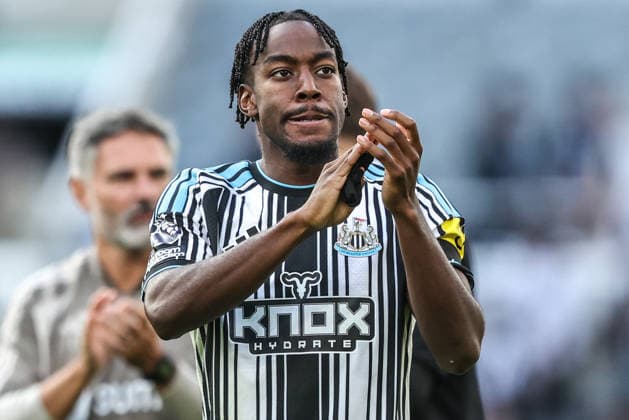Premier League: Newcastle Untied v Liverpool Anthony Elanga of Newcastle United applauds the fans after the game during the Premier League match Newcastle Untied vs Liverpool at St. James s Park, Newcastle, United Kingdom on 23 August 2026 (Photo by Alfie Cosgrove News Images) Newcastle St. James s Park Tyne and Wear United Kingdom Copyright: xAlfiexCosgrove NewsxImagesx