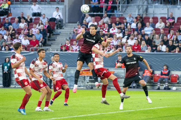 Igor Matanovic (SC Freiburg, 31) gewinnt das Kopfballduell und erzielt das Tor zum 2:0. Fortuna Duesseldorf vs. SC Freiburg, Fussball, DFB-Pokal, 1. Runde, Saison 2026 2027, 23.08.2026 DFL DFB Regulations prohibit any use of Photographs as image sequences and or Quasivideo Fortuna Duesseldorf vs. SC. Freiburg, DFB-Pokal, 1. Runde, Saison 2026 2027, 23.08.2026 Duesseldorf *** Igor Matanovic of SC Freiburg, 31, wins the header and scores the goal to make it 2–0. Fortuna Düsseldorf vs. SC Freiburg, Soccer, DFB Cup, 1st Round, 2026–2027 Season, August 23, 2026 DFL DFB regulations prohibit any use of photographs as image sequences and or quasi-video Fortuna Düsseldorf vs. SC Freiburg, DFB Cup, Round 1, 2026–2027 season, August 23, 2026, Düsseldorf Copyright: xEibner-Pressefoto ThomasxHaeslerx EP_THR