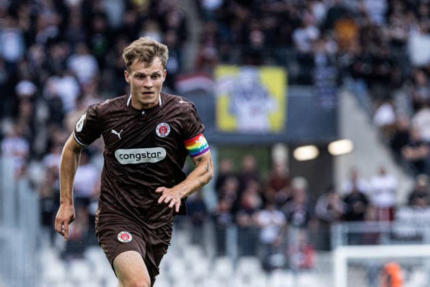 DFB-Pokal, 2026 2027, 1. Runde: Rot-Weiss Essen - FC St. Pauli; 23.08.2026 David Nemeth (FC St. Pauli, 4) DFB-Pokal, 2026 2027, 1. Runde: Rot-Weiss Essen - FC St. Pauli; Stadion an der Hafenstraße, Essen; 23.08.2026 DFB regulations prohibit any use of photographs as image sequences and or quasi video. *** DFB Cup, 2026–2027, 1st Round: Rot-Weiss Essen vs. FC St. Pauli, August 23, 2026; David Nemeth, FC St. Pauli; 4th DFB Cup, 2026–2027, First Round: Rot-Weiss Essen vs. FC St. Pauli, Stadion an der Hafenstraße, Essen, August 23, 2026. DFB regulations prohibit any use of photographs as image sequences and or quasi-video. Copyright: xBEAUTIFULxSPORTS Buriakovx