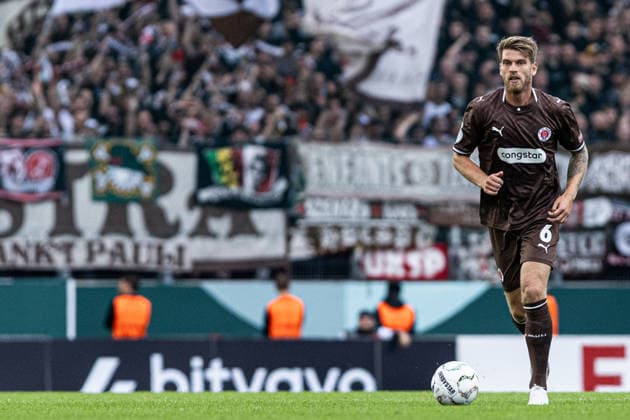 DFB-Pokal, 2026 2027, 1. Runde: Rot-Weiss Essen - FC St. Pauli; 23.08.2026 Marcus Mathisen (FC St. Pauli, 6) DFB-Pokal, 2026 2027, 1. Runde: Rot-Weiss Essen - FC St. Pauli; Stadion an der Hafenstraße, Essen; 23.08.2026 DFB regulations prohibit any use of photographs as image sequences and or quasi video. *** DFB Cup, 2026–2027, 1st Round: Rot-Weiss Essen vs. FC St. Pauli, August 23, 2026; Marcus Mathisen, FC St. Pauli, 6; DFB Cup, 2026–2027, First Round: Rot-Weiss Essen vs. FC St. Pauli, Stadion an der Hafenstraße, Essen, August 23, 2026. DFB regulations prohibit any use of photographs as image sequences and or quasi-video. Copyright: xBEAUTIFULxSPORTS Buriakovx