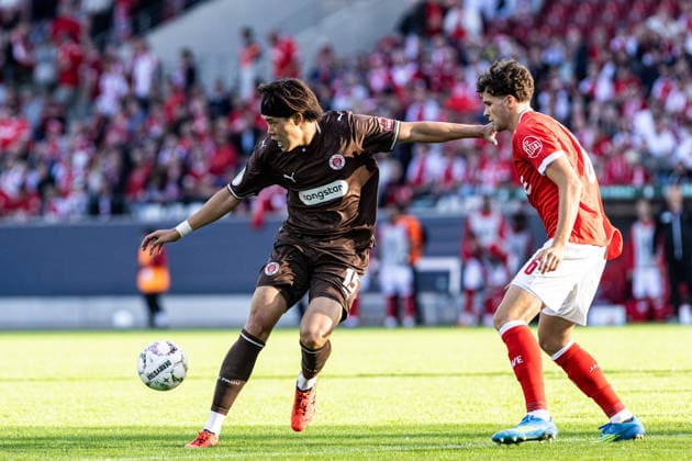 DFB-Pokal, 2026 2027, 1. Runde: Rot-Weiss Essen - FC St. Pauli; 23.08.2026 Tomoya Ando (FC St. Pauli, 15), Max Geschwill (Rot-Weiss Essen, 6) DFB-Pokal, 2026 2027, 1. Runde: Rot-Weiss Essen - FC St. Pauli; Stadion an der Hafenstraße, Essen; 23.08.2026 DFB regulations prohibit any use of photographs as image sequences and or quasi video. *** DFB Cup, 2026–2027, First Round: Rot-Weiss Essen vs. FC St. Pauli, August 23, 2026; Tomoya Ando (FC St. Pauli), 15; Max Geschwill (Rot-Weiss Essen), 6; DFB Cup, 2026–2027, First Round: Rot-Weiss Essen vs. FC St. Pauli, Stadion an der Hafenstraße, Essen, August 23, 2026. DFB regulations prohibit any use of photographs as image sequences and or quasi-video. Copyright: xBEAUTIFULxSPORTS Buriakovx