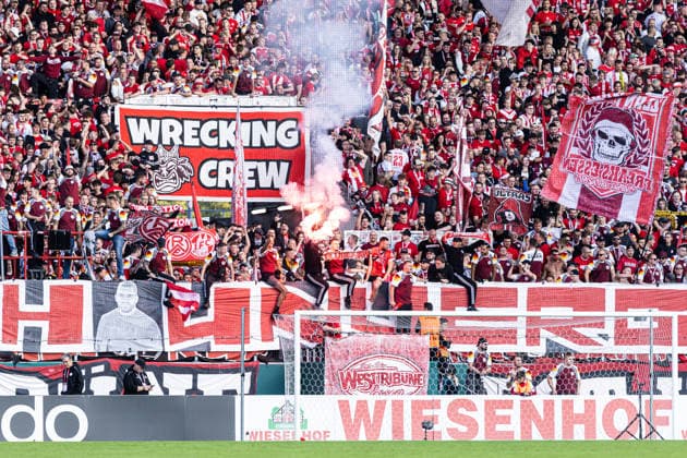 DFB-Pokal, 2026 2027, 1. Runde: Rot-Weiss Essen - FC St. Pauli; 23.08.2026 Fans von Rot-Weiss Essen, Pyrotechnik DFB-Pokal, 2026 2027, 1. Runde: Rot-Weiss Essen - FC St. Pauli; Stadion an der Hafenstraße, Essen; 23.08.2026 DFB regulations prohibit any use of photographs as image sequences and or quasi video. *** DFB Cup, 2026–2027, 1st Round: Rot-Weiss Essen vs. FC St. Pauli, August 23, 2026; Rot-Weiss Essen fans, pyrotechnics; DFB Cup, 2026–2027, First Round: Rot-Weiss Essen vs. FC St. Pauli, Stadion an der Hafenstraße, Essen, August 23, 2026. DFB regulations prohibit the use of photographs as image sequences and or quasi-video. Copyright: xBEAUTIFULxSPORTS Buriakovx