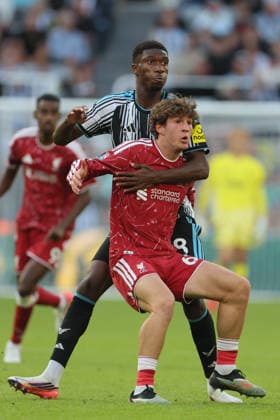 Newcastle United v Liverpool - Premier League 2026 27 Aladji Bamba of Newcastle United and Lewis Koumas of Liverpool challenge during the Premier League 2026 27 match between Newcastle United and Liverpool FC at St James Park on August 23, 2026 in Newcastle upon Tyne, England. WARNING! This Photograph May Only Be Used For Newspaper And Or Magazine Editorial Purposes. May Not Be Used For Publications Involving 1 player, 1 Club Or 1 Competition Without Written Authorisation From Football DataCo Ltd. For Any Queries, Please Contact Football DataCo Ltd on +44 (0) 207 864 9121 Newcastle upon Tyne St. James Park England United Kingdom Copyright: xAllstarxPicturexLibraryxLtdx