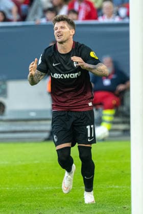 Lukas Kuebler (SC Freiburg, 17) bejubelt das Tor zum 3.0. Fortuna Duesseldorf vs. SC Freiburg, Fussball, DFB-Pokal, 1. Runde, Saison 2026 2027, 23.08.2026 DFL DFB Regulations prohibit any use of Photographs as image sequences and or Quasivideo Fortuna Duesseldorf vs. SC. Freiburg, DFB-Pokal, 1. Runde, Saison 2026 2027, 23.08.2026 Duesseldorf *** Lukas Kuebler (SC Freiburg), 17, celebrates the goal that made it 3–0 in the match between Fortuna Düsseldorf and SC Freiburg, soccer, DFB Cup, 1st round, 2026–2027 season, August 23, 2026 DFL DFB regulations prohibit any use of photographs as image sequences and or quasi-video: Fortuna Düsseldorf vs. SC Freiburg, DFB Cup, Round 1, 2026–2027 season, August 23, 2026, Düsseldorf Copyright: xEibner-Pressefoto ThomasxHaeslerx EP_THR