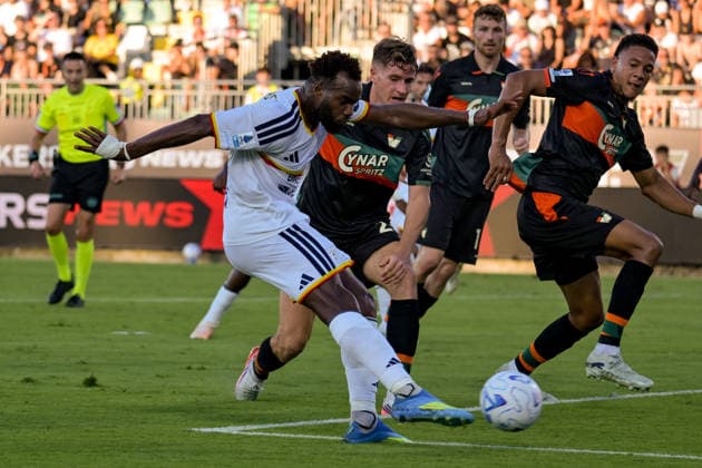 IPA87735564 - A shot by Lecce s Lassana Coulibaly during the Italian Serie A soccer match between Venezia FC and US Lecce in Venice, Italy, on August 23, 2026  Copyright: xAlessioxMarini IPAxSportx xx 87735564