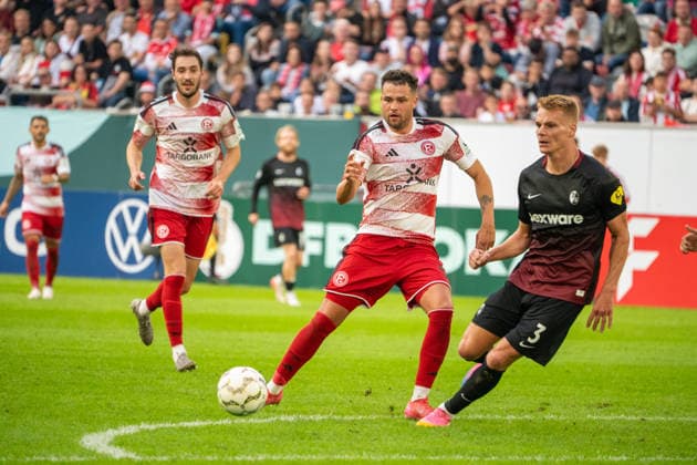 Deutschland: Fussball Saison 2026 2027, DFB-Pokal Runde 1, Fortuna Düsseldorf vs SC Freiburg - MERKUR SPIEL-ARENA (Düsseldorf): am Ball Yassine Bouchama (Fortuna Düsseldorf, 5) Düsseldorf MERKUR SPIEL-ARENA-Stadion Deutschland *** Germany Soccer Season 2026–2027, DFB Cup Round 1, Fortuna Düsseldorf vs. SC Freiburg, MERKUR SPIEL ARENA, Düsseldorf, Yassine Bouchama of Fortuna Düsseldorf, 5 Düsseldorf, MERKUR SPIEL ARENA Stadium, Germany Copyright: xOrhanxHabashx