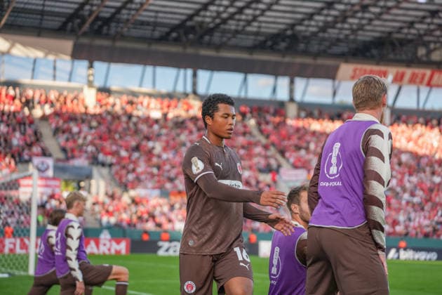 Deutschland: Fussball, DFB-Pokal 2026 27, 1. Runde, Stadion an der Hafenstraße, Essen - Bergeborbeck, Rot-Weiss Essen vs. FC St. Pauli: Joel Chima Fujita (FC St. Pauli, 16) *** German Soccer, 2026-27 DFB Cup, First Round, Stadion an der Hafenstraße, Essen-Bergeborbeck, Rot-Weiss Essen vs. FC St. Pauli (Joel Chima Fujita, FC St. Pauli), 16 Copyright: xMichelxWittex