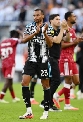 Newcastle Upon Tyne, England, 23rd August 2026. Jacob Murphy of Newcastle United claps the fans during the Newcastle United vs Liverpool Premier League match at St. James Park, Newcastle Upon Tyne. Picture credit should read: Anna Gowthorpe Sportimage EDITORIAL USE ONLY. No use with unauthorised audio, video, data, fixture lists, club league logos or live services. Online in-match use limited to 120 images, no video emulation. No use in betting, games or single club league player publications. SPI_065_AG_Newcastle_Liverpool SPI-4932-0062