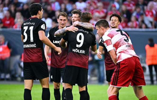 Düsseldorf, Germany, DFB Cup, 1. Round, Merkur-Spiel-Arena Düsseldorf, Fortuna Düsseldorf vs SC Freiburg; Lukas Kübler (SCF) celebrates after scoring the 0:3 goal. Celebration, Joy, Action. *** Düsseldorf, Germany, DFB Cup, 1st Round, Merkur Spiel Arena Düsseldorf, Fortuna Düsseldorf vs. SC Freiburg: Lukas Kübler (SCF) celebrates after scoring the 0-3 goal. Celebration, Joy, Action