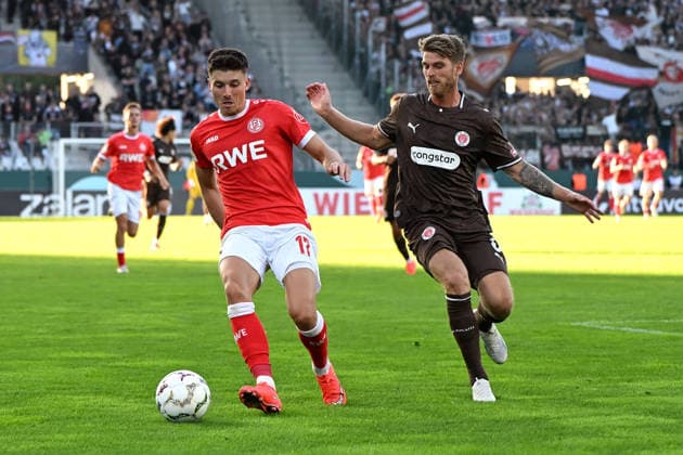Semir Telalovic (Rot-Weiss Essen) und Marcus Mathisen (FC St. Pauli) im Zweikampf waehrend des DFB-Pokal Spiels zwischen Rot-Weiss Essen v FC St. Pauli, Stadion an der Hafenstrasse am 23. August 2026 in Essen, Deutschland. (Foto von Ralf Treese DeFodi Images) +++ Semir Telalovic (Rot-Weiss Essen) und Marcus Mathisen (FC St. Pauli) battle for the ball during the DFB-Pokal match between Rot-Weiss Essen v FC St. Pauli at Stadion an der Hafenstrasse on August 23, 2026 in Essen, Germany. (Photo by Ralf Treese DeFodi Images) (Photo by Ralf Treese DeFodi Images) - *** Semir Telalovic of Rot-Weiss Essen and Marcus Mathisen of FC St. Pauli battle for the ball during the DFB Cup match between Rot-Weiss Essen and FC St. Pauli at Stadion an der Hafenstrasse on August 23, 2026, in Essen, Germany. Photo by Ralf Treese, DeFodi Images. Semir Telalovic of Rot-Weiss Essen and Marcus Mathisen of FC St. Pauli battle for the ball during the DFB Cup match between Rot-Weiss Essen and FC St. Pauli at Stadion an der Hafenstrasse on August 23, 2026 in Essen, Germany Photo by Ralf Treese DeFodi Images Photo by Ralf Treese DeFodi Images