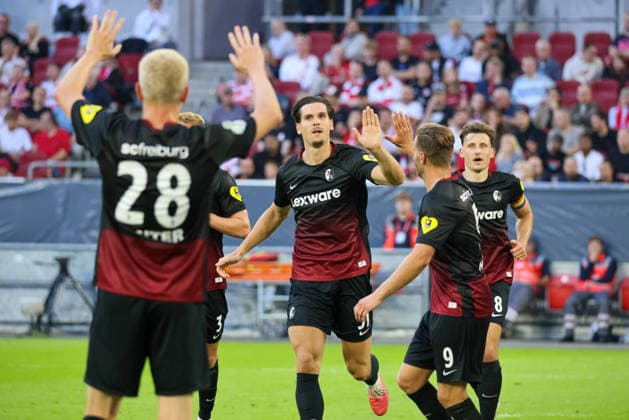 23.08.2026, xfanx, Fussball DFB Pokal 1.Runde, Fortuna Duesseldorf - SC Freiburg v.l. v.li. der Zweite Torschütze Igor Matanovic (Freiburg) macht das Tor zum 2:0 für Freiburg und jubelt mit Matthias Ginter (Freiburg) und Lucas Höler Hoeler (Freiburg) (DFL DFB REGULATIONS PROHIBIT ANY USE OF PHOTOGRAPHS as IMAGE SEQUENCES and or QUASI-VIDEO) Duesseldorf *** August 23, 2026, xfanx, Soccer DFB Cup First Round, Fortuna Düsseldorf vs. SC Freiburg: The second goal scorer, Igor Matanovic (Freiburg), scores the 2-0 goal for Freiburg and celebrates with Matthias Ginter (Freiburg) and Lucas Höler (Freiburg). DFL and DFB regulations prohibit any use of photographs as imagesGE SEQUENCES and or QUASI-VIDEO Düsseldorf