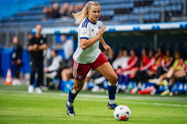 Google Pixel Frauen-Bundesliga: Hamburger SV vs. SC Freiburg, 23.08.2026 Nikola Karczewska (Hamburger SV, 20); Fußball, Google Pixel Frauen-Bundesliga, 1. Spieltag: Hamburger SV vs. SC Freiburg am 23.08.2026 im Volksparkstadion, Hamburg DFB REGULATIONS PROHIBIT ANY USE OF PHOTOGRAPHS AS IMAGE SEQUENCES AND OR QUASI-VIDEO. *** Google Pixel Women s Bundesliga: Hamburger SV vs. SC Freiburg, August 23, 2026; Nikola Karczewska (Hamburger SV), 20 soccer, Google Pixel Women s Bundesliga, Matchday 1: Hamburger SV vs. SC Freiburg on August 23, 2026, at Volksparkstadion, Hamburg. DFB regulations prohibit any use of photographs as image sequences and or quasi-video. Copyright: xBEAUTIFULxSPORTS Tonhäuserx