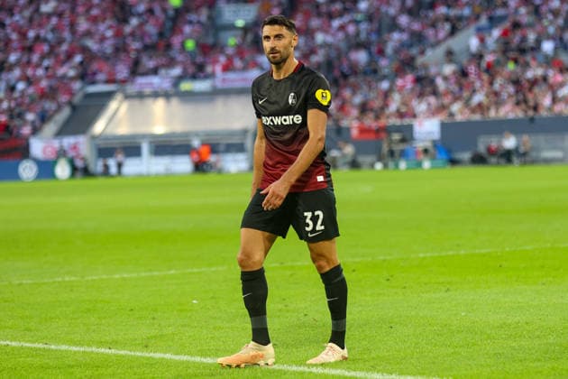 23.08.2026, GER, Fussball, Herren, DFB Pokal , Saison 2026 2027, Fortuna Düsseldorf - SC Freiburg Vincenzo Grifo (SCF) schaut *** August 23, 2026, GER, Soccer, Men s, DFB Cup, 2026–2027 Season, Fortuna Düsseldorf vs. SC Freiburg; Vincenzo Grifo (SCF) is watching Copyright: xSvenxHanischx
