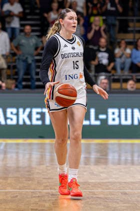 GOETTINGEN, GERMANY - AUGUST 23: Luisa Geiselsoeder (Germany, 15) with ball during the exhibition game, match between Germany vs. Hungary at Sparkassen-Arena on August 23, 2026 in Goettingen, Germany. Lower Saxony Germany Copyright: xBEAUTIFULxSPORTS Freudensteinx