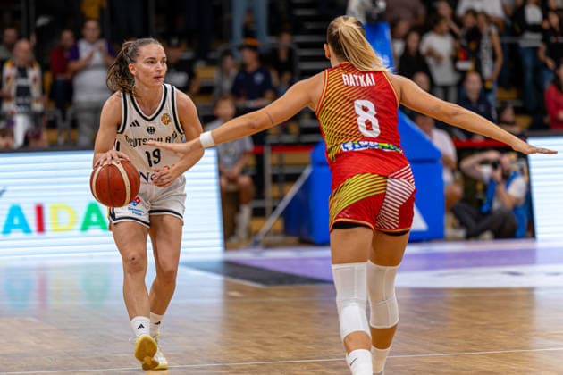 GOETTINGEN, GERMANY - AUGUST 23: Britta Daub (Germany, 19) with ball against Eszter Ratkai (Hungary, 8) during the exhibition game, match between Germany vs. Hungary at Sparkassen-Arena on August 23, 2026 in Goettingen, Germany. Lower Saxony Germany Copyright: xBEAUTIFULxSPORTS Freudensteinx
