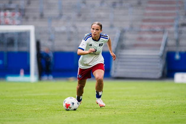 Google Pixel Frauen-Bundesliga: Hamburger SV vs. SC Freiburg, 23.08.2026 Jonna Wrede (Hamburger SV, 26); Fußball, Google Pixel Frauen-Bundesliga, 1. Spieltag: Hamburger SV vs. SC Freiburg am 23.08.2026 im Volksparkstadion, Hamburg DFB REGULATIONS PROHIBIT ANY USE OF PHOTOGRAPHS AS IMAGE SEQUENCES AND OR QUASI-VIDEO. *** Google Pixel Women s Bundesliga: Hamburger SV vs. SC Freiburg, August 23, 2026; Jonna Wrede (Hamburger SV), 26; Soccer; Google Pixel Women s Bundesliga; Matchday 1: Hamburger SV vs. SC Freiburg on August 23, 2026, at the Volksparkstadion, Hamburg. DFB regulations prohibit any use of photographs as image sequences and or quasi-video. Copyright: xBEAUTIFULxSPORTS Tonhäuserx