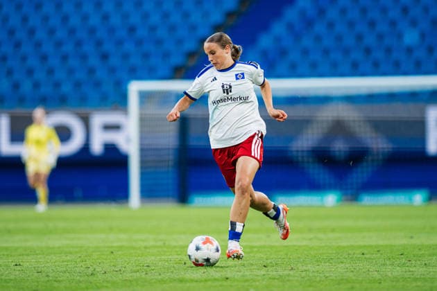 Google Pixel Frauen-Bundesliga: Hamburger SV vs. SC Freiburg, 23.08.2026 Jonna Wrede (Hamburger SV, 26); Fußball, Google Pixel Frauen-Bundesliga, 1. Spieltag: Hamburger SV vs. SC Freiburg am 23.08.2026 im Volksparkstadion, Hamburg DFB REGULATIONS PROHIBIT ANY USE OF PHOTOGRAPHS AS IMAGE SEQUENCES AND OR QUASI-VIDEO. *** Google Pixel Women s Bundesliga: Hamburger SV vs. SC Freiburg, August 23, 2026; Jonna Wrede (Hamburger SV), 26; Soccer; Google Pixel Women s Bundesliga; Matchday 1: Hamburger SV vs. SC Freiburg on August 23, 2026, at the Volksparkstadion, Hamburg. DFB regulations prohibit any use of photographs as image sequences and or quasi-video. Copyright: xBEAUTIFULxSPORTS Tonhäuserx