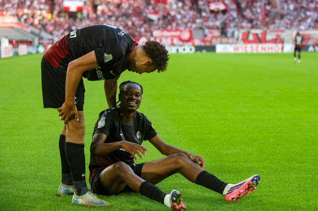 23.08.2026, GER, Fussball, Herren, DFB Pokal , Saison 2026 2027, Fortuna Düsseldorf - SC Freiburg Jordy Makengo (SCF) Torjubel, jubelt nach seinem Treffer zum 0:4 *** August 23, 2026, GER, Soccer, Men s, DFB Cup, 2026–2027 Season, Fortuna Düsseldorf vs. SC Freiburg; Jordy Makengo (SCF) celebrates his goal, making the score 0–4 Copyright: xSvenxHanischx