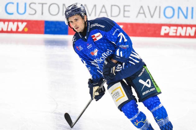 Straubing Tigers vs. Grizzlys Wolfsburg, Eishockey, Deutsche Eishockey Liga, Penny DEL, Vorbereitungsspiel, Gaeuboden Cup, Saison 2026 2027 am 23.08.2026 Nicholas Halloran (Straubing Tigers), Eishockey Herren, Deutsche Eishockey Liga, Penny DEL, Vorbereitungsspiel, Gaeuboden Cup, Saison 2026 2027 am 23.08.2026 im Eisstadion am Pulverturm, Straubing Tigers (blau) gegen Grizzlys Wolfsburg (beige) *** Straubing Tigers vs. Grizzlys Wolfsburg, Ice Hockey, German Ice Hockey League, Penny DEL, Preseason Game, Gaeuboden Cup, 2026–2027 Season on August 23, 2026, Nicholas Halloran, Straubing Tigers, Men s Ice Hockey, German Ice Hockey League, Penny DEL, preseason game, Gaeuboden Cup, 2026–2027 season on August 23, 2026, at the Eisstadion am Pulverturm, Straubing Tigers (blue) vs. Grizzlys Wolfsburg (beige)