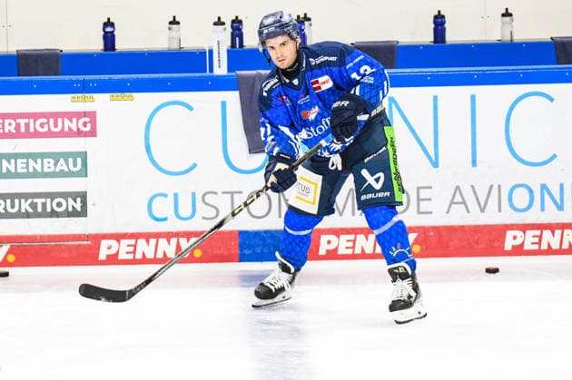 Straubing Tigers vs. Grizzlys Wolfsburg, Eishockey, Deutsche Eishockey Liga, Penny DEL, Vorbereitungsspiel, Gaeuboden Cup, Saison 2026 2027 am 23.08.2026 Joseph Duszak (Straubing Tigers), Eishockey Herren, Deutsche Eishockey Liga, Penny DEL, Vorbereitungsspiel, Gaeuboden Cup, Saison 2026 2027 am 23.08.2026 im Eisstadion am Pulverturm, Straubing Tigers (blau) gegen Grizzlys Wolfsburg (beige) *** Straubing Tigers vs. Grizzlys Wolfsburg, Ice Hockey, German Ice Hockey League, Penny DEL, Preseason Game, Gaeuboden Cup, 2026–2027 Season on August 23, 2026, Joseph Duszak, Straubing Tigers, Men s Ice Hockey, German Ice Hockey League, Penny DEL, Preseason Game, Gaeuboden Cup, 2026–2027 Season on August 23, 2026, at the Eisstadion am Pulverturm, Straubing Tigers (blue) vs. Grizzlys Wolfsburg (beige)