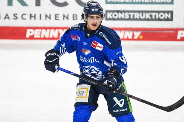 Straubing Tigers vs. Grizzlys Wolfsburg, Eishockey, Deutsche Eishockey Liga, Penny DEL, Vorbereitungsspiel, Gaeuboden Cup, Saison 2026 2027 am 23.08.2026 Jamieson Rees (Straubing Tigers), Eishockey Herren, Deutsche Eishockey Liga, Penny DEL, Vorbereitungsspiel, Gaeuboden Cup, Saison 2026 2027 am 23.08.2026 im Eisstadion am Pulverturm, Straubing Tigers (blau) gegen Grizzlys Wolfsburg (beige) *** Straubing Tigers vs. Grizzlys Wolfsburg, Ice Hockey, German Ice Hockey League, Penny DEL, Preseason Game, Gaeuboden Cup, 2026–2027 Season on August 23, 2026, Jamieson Rees, Straubing Tigers, Men s Ice Hockey, German Ice Hockey League, Penny DEL, Preseason Game, Gaeuboden Cup, 2026–2027 Season on August 23, 2026, at the Eisstadion am Pulverturm, Straubing Tigers (blue) vs. Grizzlys Wolfsburg (beige)