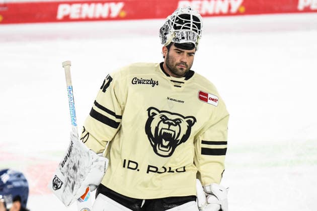 Straubing Tigers vs. Grizzlys Wolfsburg, Eishockey, Deutsche Eishockey Liga, Penny DEL, Vorbereitungsspiel, Gaeuboden Cup, Saison 2026 2027 am 23.08.2026 Hannibal Weitzmann (Grizzlys Wolfsburg), Eishockey Herren, Deutsche Eishockey Liga, Penny DEL, Vorbereitungsspiel, Gaeuboden Cup, Saison 2026 2027 am 23.08.2026 im Eisstadion am Pulverturm, Straubing Tigers (blau) gegen Grizzlys Wolfsburg (beige) *** Straubing Tigers vs. Grizzlys Wolfsburg, Ice Hockey, German Ice Hockey League, Penny DEL, Preseason Game, Gaeuboden Cup, 2026–2027 Season on August 23, 2026; Hannibal Weitzmann, Grizzlys Wolfsburg, Men s Ice Hockey, German Ice Hockey League, Penny DEL, preseason game, Gaeuboden Cup, 2026–2027 season on August 23, 2026, at the Eisstadion am Pulverturm, Straubing Tigers (blue) vs. Grizzlys Wolfsburg (beige)